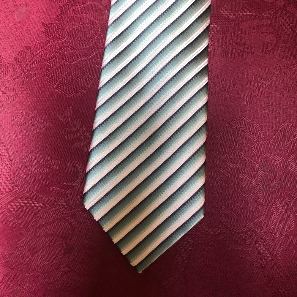 Andrea Garavani Pink and gray tie